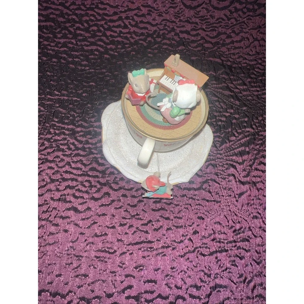 Enesco M. Gilmore designs, winter‎ wonderland, mini musical music box Mice Sled
